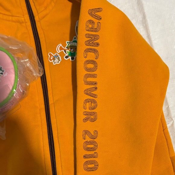 HBC Vancouver Olympics Orange Kids hoodie and NWT pouch - Picture 4 of 7